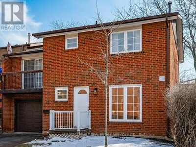 Townhouse For Sale In Applewood, Mississauga, Ontario