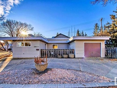 House For Sale In Crestwood, Edmonton, Alberta