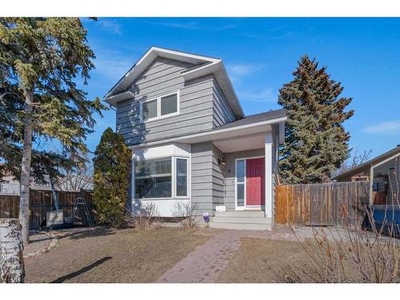 House For Sale In Deer Run, Calgary, Alberta