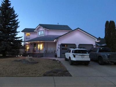 House For Sale In Parkview, Medicine Hat, Alberta