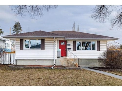 House For Sale In Thorncliffe, Calgary, Alberta
