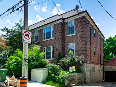 MT PLEASANT | 1172 MOUNT PLEASANT ROAD, Toronto