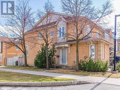 Townhouse For Sale In Lakeview, Mississauga, Ontario