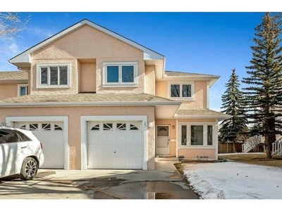 Townhouse For Sale In Sandstone Valley, Calgary, Alberta