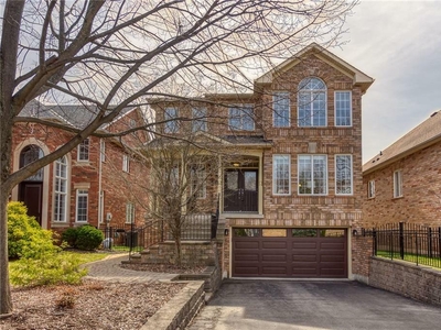 2242 Nightingale Way Oakville, ON L6M 3S1