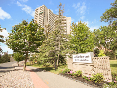 Immaculate and updated 2 bedroom unit available !
