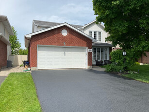 Barrhaven 4 Bedroom with inground pool