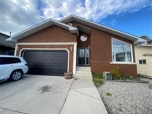 House For Sale In Castleridge, Calgary, Alberta