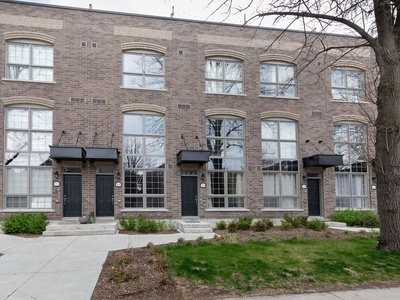 Toronto Pet Friendly Townhouse For Rent | Beautiful Townhouse Available for Rent