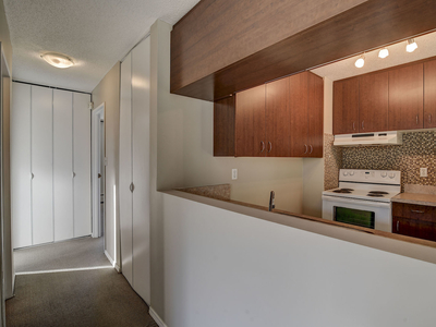 Edmonton Apartment For Rent | Oliver | Rideau Tower