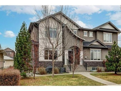 Townhouse For Sale In Parkdale, Calgary, Alberta