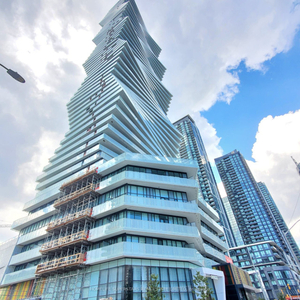 2 Bdrm Condo in the Heart of Mississauga! Parking Included!