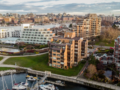Coastal luxury living at Pier One waterfront oasis in James Bay