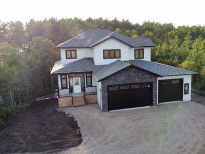 New Build on 2.5 acres, 10 mins from Grande Prairie