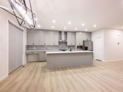 4 Bedroom Apartment Unit Calgary AB For Rent At 3000