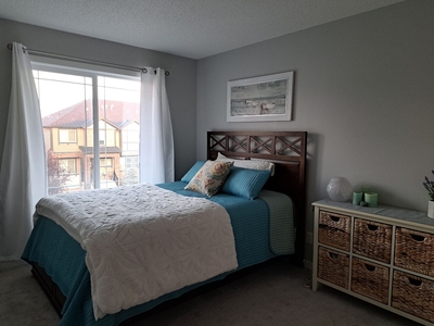 Airdrie Room For Rent For Rent | Bright, clean bedroom on a