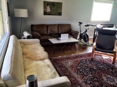 Calgary Pet Friendly Main Floor For Rent | Charleswood | Main Floor House in Charleswood