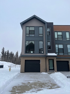 Edmonton Pet Friendly Townhouse For Rent | Rutherford | Brand New Townhouse in Rutherford