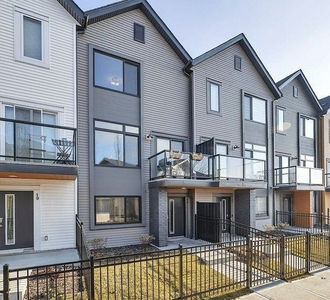 Edmonton Townhouse For Rent | Glenridding Heights | TOWNHOUSE 3 BEDS 2.5 BATHS