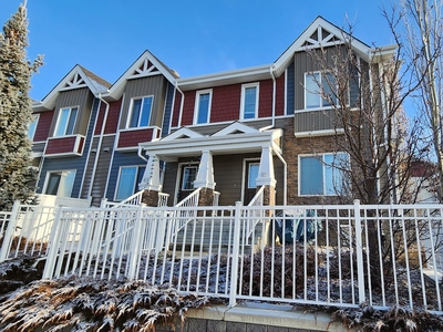 Edmonton Townhouse For Rent | Magrath Heights | Magrath Townhome Walking Distance to
