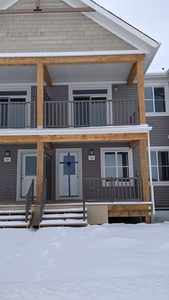 Edmonton Townhouse For Rent | Stillwater | 3 Bedroom, 3 Bathroom townhouse