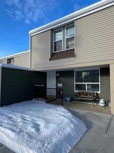 Townhouse For Sale In South Patterson Place, Grande Prairie, Alberta
