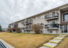 Calgary Pet Friendly Apartment For Rent | Forest Heights | Updated Apartments Close to Shops