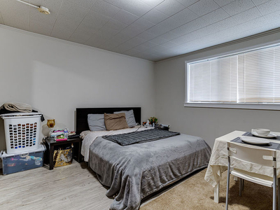 NOW RENTING!!!, ACT FAST. Renovated Student rental/Rooms for rent, furnished! | 8504 98 Street Northwest, Edmonton