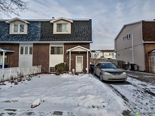 Semi-detached for sale Chomedey 4 bedrooms 2 bathrooms