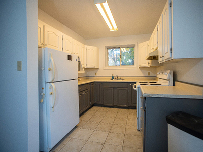 2 bedroom unit in Owen Sound available immediately