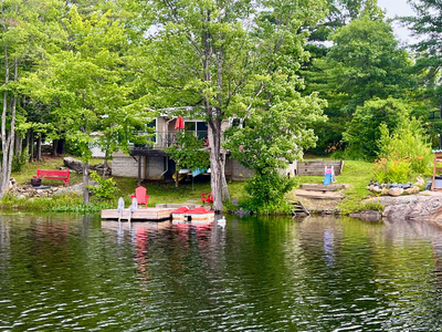 Charming & Cozy Lakeside Cottage, Available Short Term
