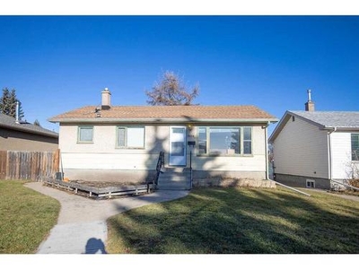House For Sale In West Park, Red Deer, Alberta