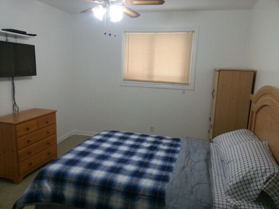 Large clean room with WiFi, Laundry - ODSP, OW