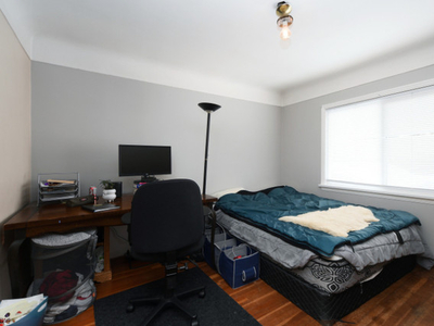 Furn bedroom in house $1400, wifi, parking, yard, quiet