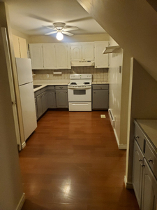 1 Bedroom Apartment Available for Rent!!