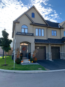 3 BR end-unit Townhome for lease in W. Mountain Hamilton Apr 1
