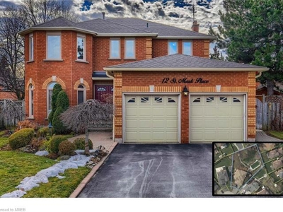 49 Lavallee Cres