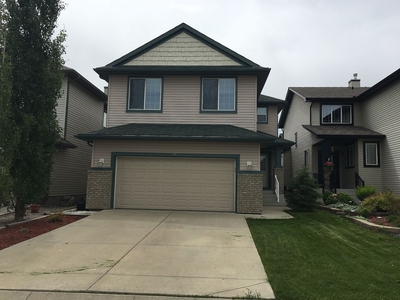 Calgary Pet Friendly House For Rent | Evergreen | This well-maintained 2006 detached home