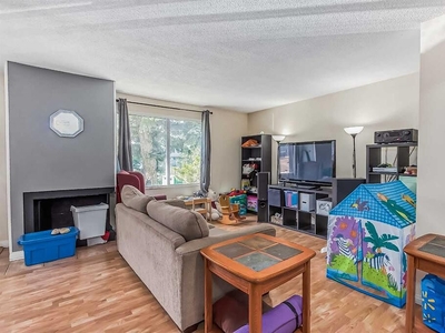Calgary Pet Friendly Townhouse For Rent | Thorncliffe | 3 bedrooms townhouse in Thorncliffe