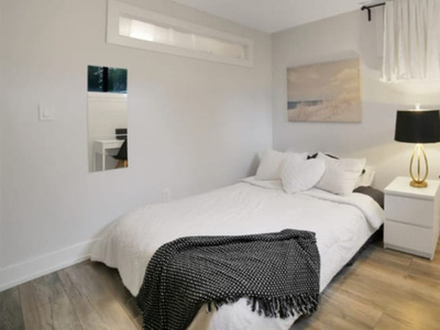 Cozy fully renovated 3 Bedroom Basement Unit