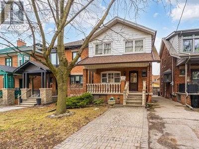 House For Sale In Humewood, Toronto, Ontario