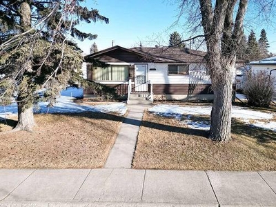House For Sale In Wildwood, Calgary, Alberta
