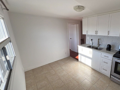 Mississauga basement 2 bedroom unit for lease $2000