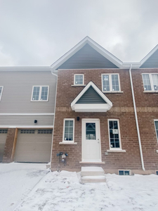 3 bedroom/2 bathroom Welland townhouse-whole house-available