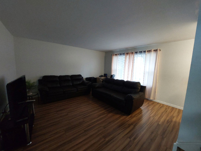 One room in a house -- $950- Inclusive-Move in ready