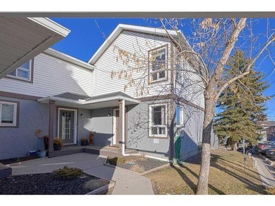 Townhouse For Sale In Signal Hill, Calgary, Alberta