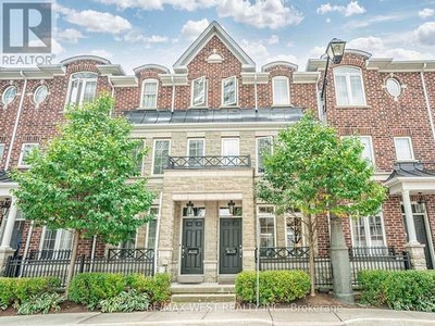 Townhouse For Sale In Swansea, Toronto, Ontario