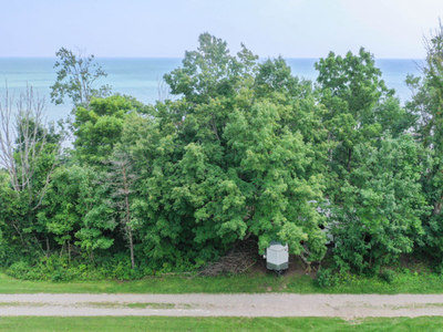 .68 Acres WATERFRONT PROPERTY on Lake Erie! pt59114