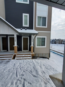 Airdrie Pet Friendly Townhouse For Rent | 3 Bedroom 2.5 Bathroom Townhouse