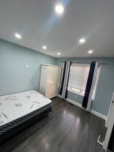 Bedroom for Rent Guelph ( May 1 - August 31)